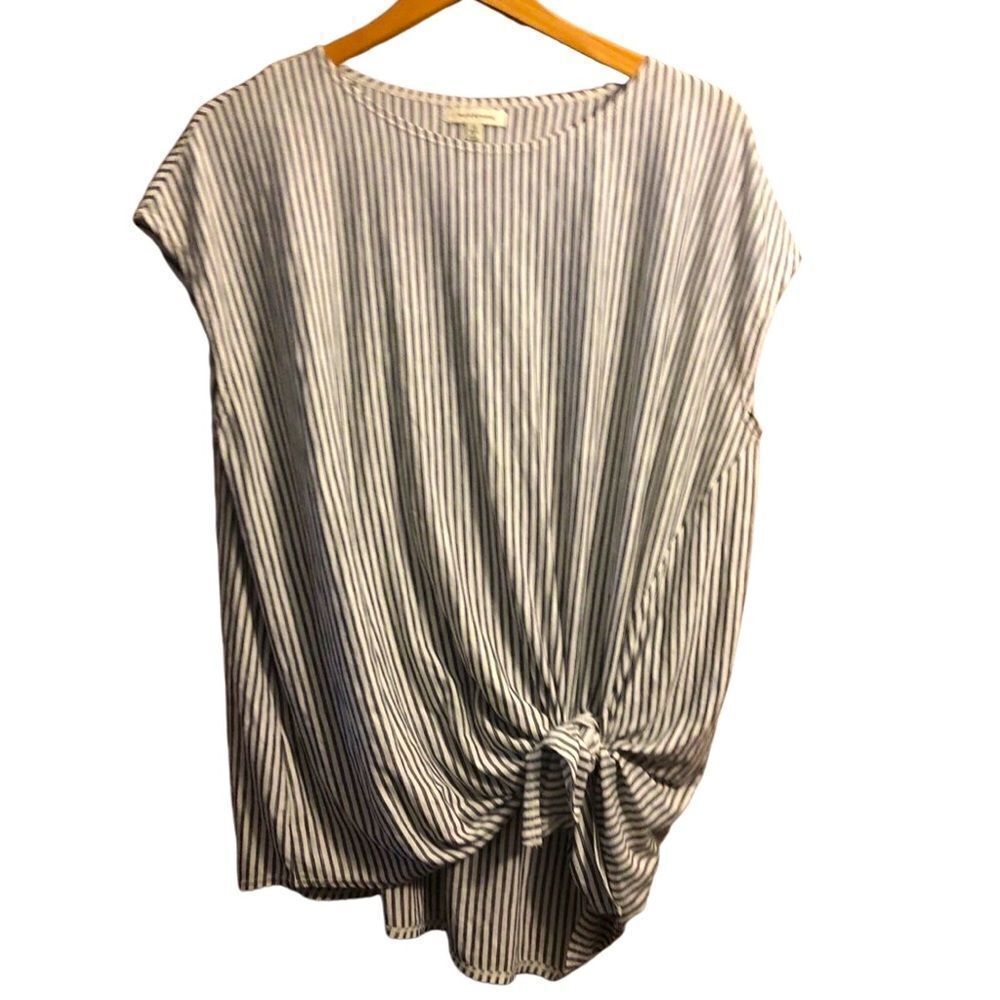 Max Studio Side Tie Crinkle Knit Striped Top White Black Size 1X Sleeveless